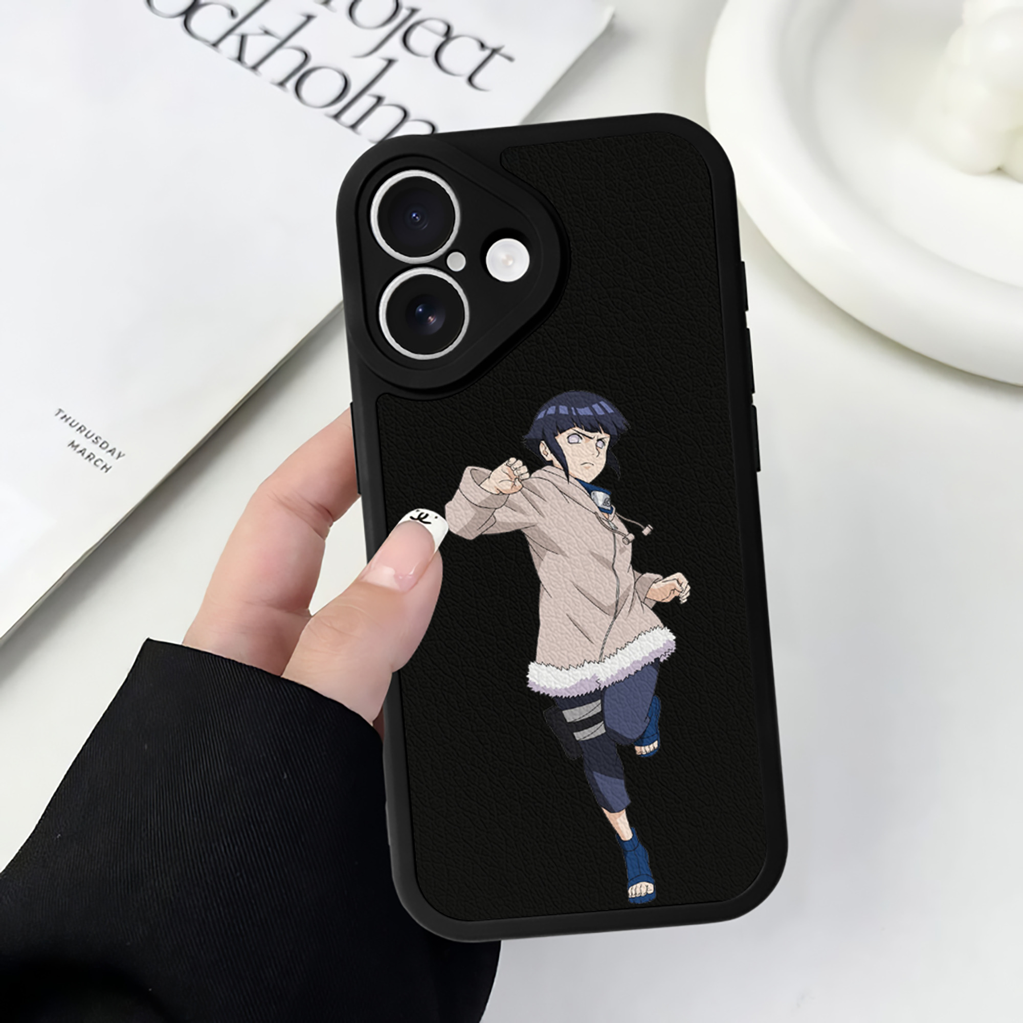 （画像用） NARUTO -ナルト- 日向ヒナタ Hyūga Hinata 【iPhone 16シリーズ対応】シリコンスマホケース（レザー調） 材質：シリコン